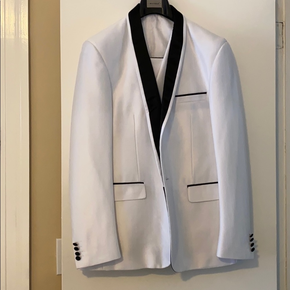 BRAVEMAN 3 piece white tux with black trim 48L/38W